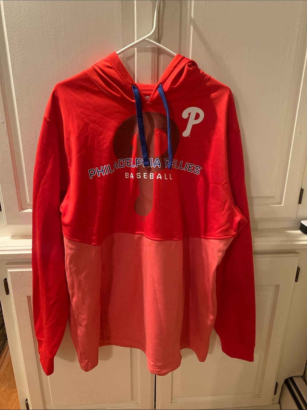 Phillies Two-Tone Red Pullover Hoodie XL